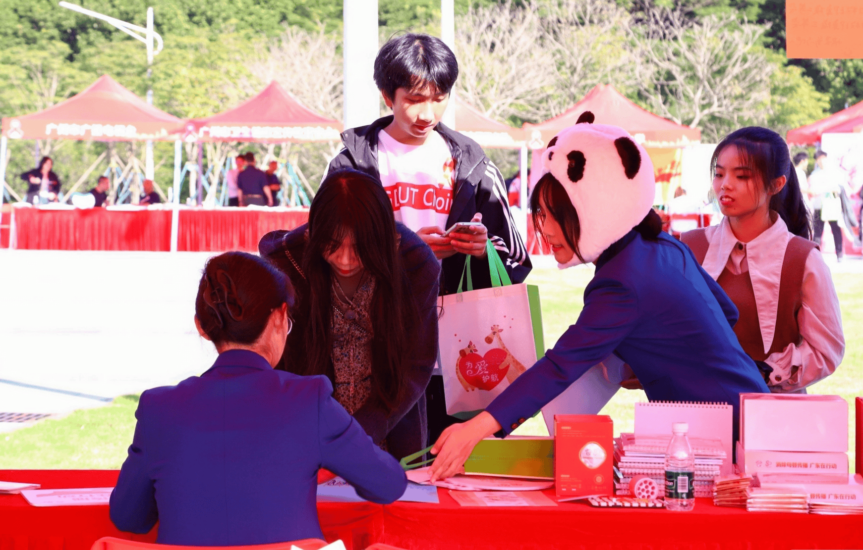 广东1-10月新增艾滋病病毒感染者及病人6990例,同比减少7.0%