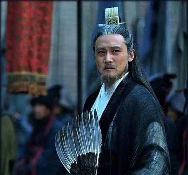 三国中他比曹操更奸诈，比刘备更会“装”，比诸葛亮更聪明