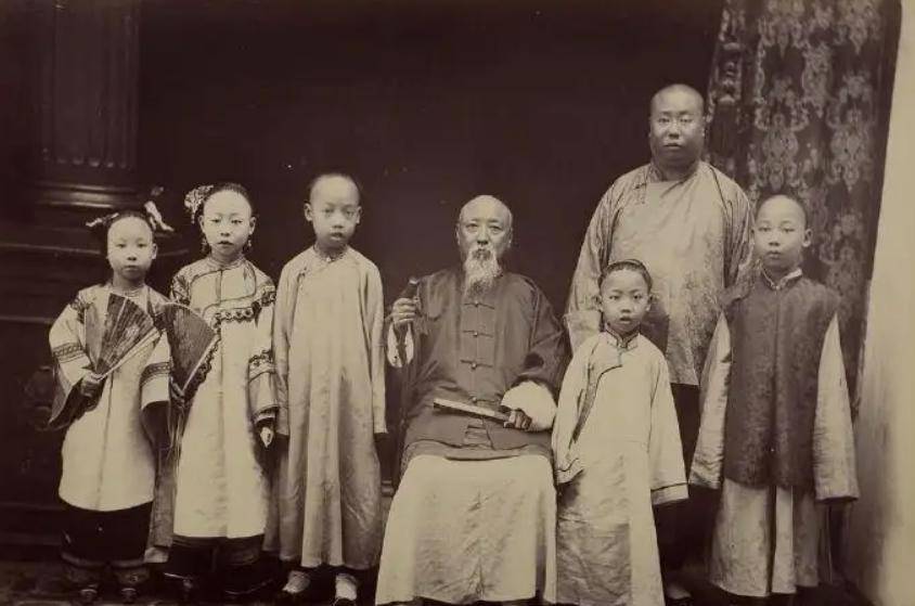 清朝官员退休工资，每年仅50两白银，换算成现在的人民币值多少？