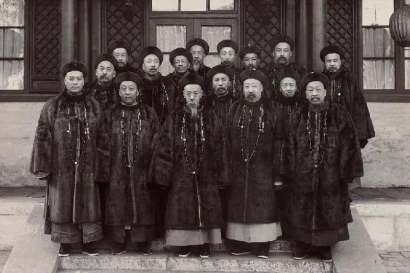 清朝官员退休工资，每年仅50两白银，换算成现在的人民币值多少？