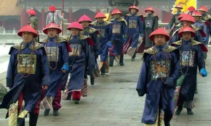 清朝官员退休工资，每年仅50两白银，换算成现在的人民币值多少？