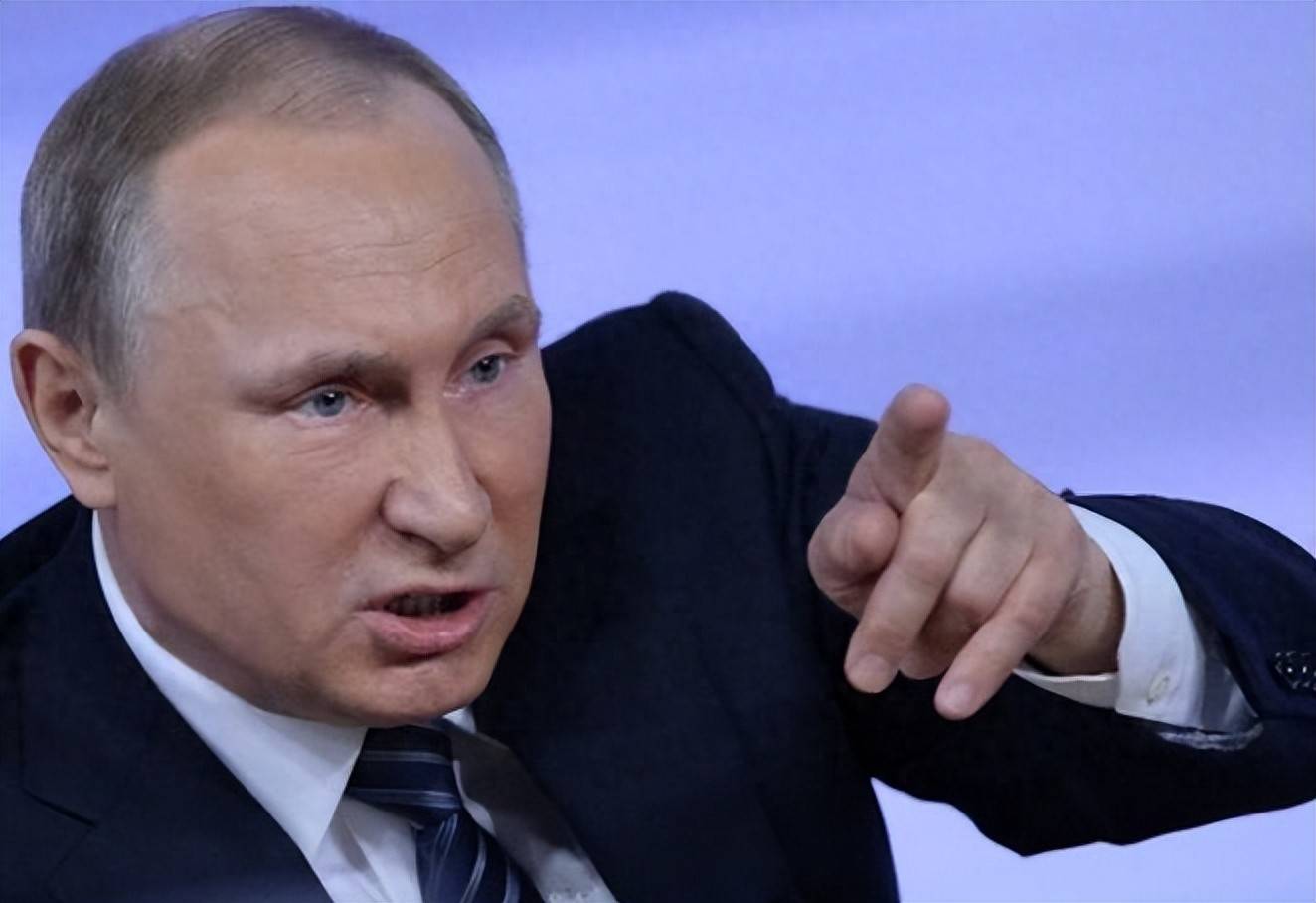 普京专机飞抵阿拉斯加，俄军突然换将，并划下禁飞区，禁飞区内或有“海燕”试验？