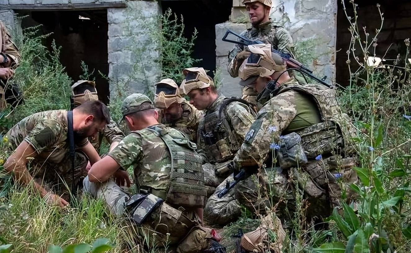 普京专机飞抵阿拉斯加,俄军突然换将,并划下禁飞区,禁飞区内或有“海燕”试验?