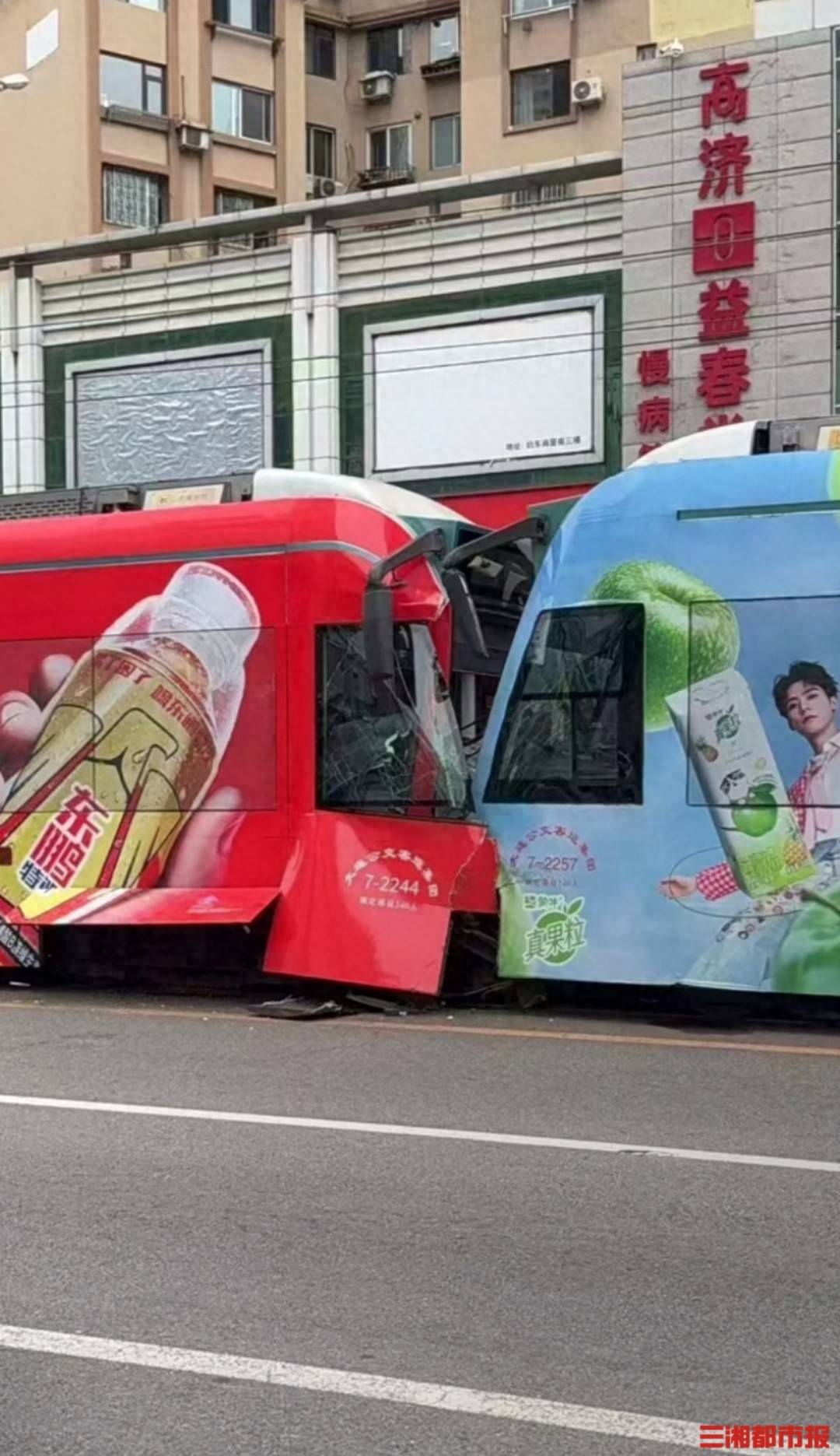 大连两辆202路有轨电车相撞 工作人员:已恢复通车