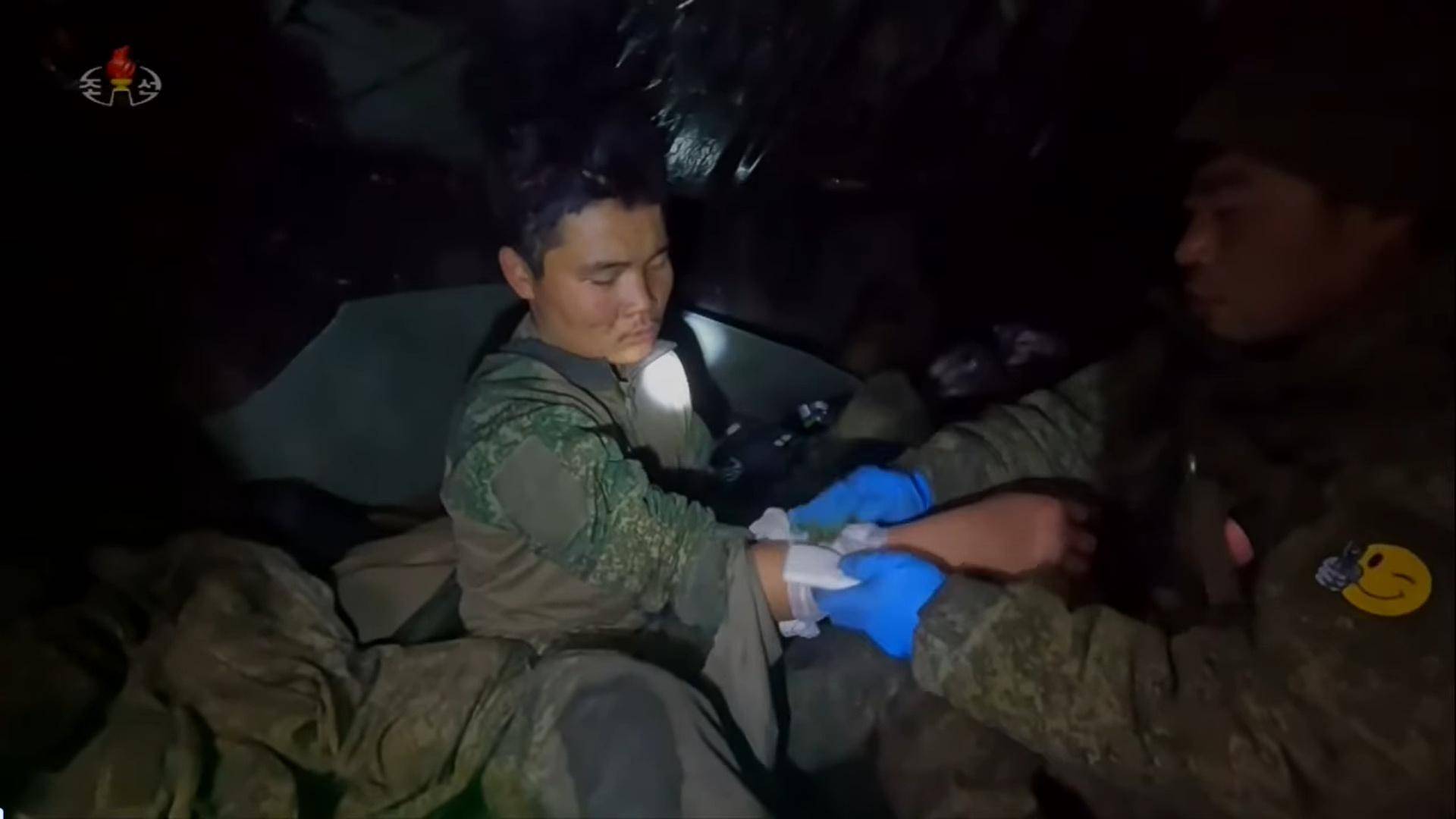 面对乌军包围,朝鲜少校与11名特种兵死战不退,牵着手拉响光荣弹