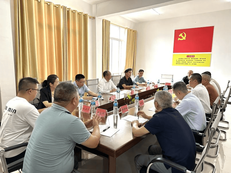 吴永明到委厅定点帮扶村吉安县凤凰镇村前村走访调研