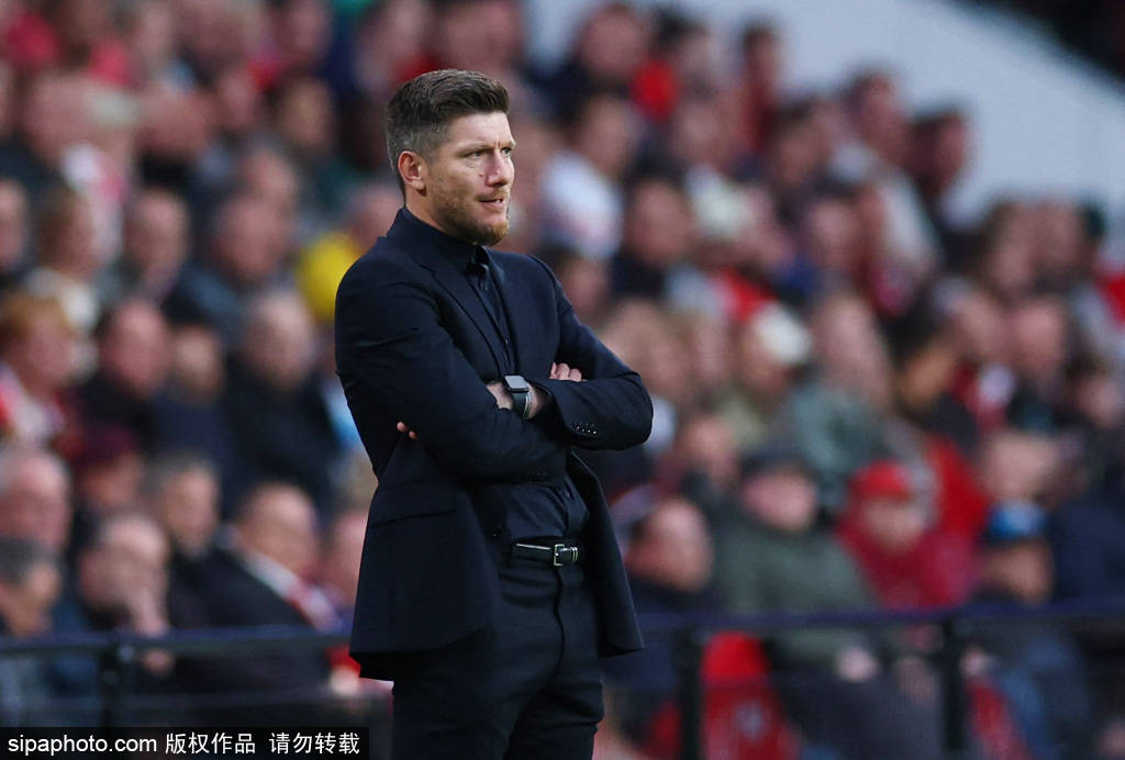 国安主帅塞蒂恩赛后提前退场：背影映射的球队危机与未来方向