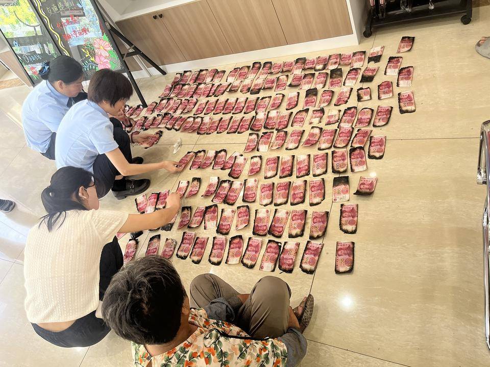 “放心大娘，钱有救” 邹城农商银行“救活”2万元“火烧币”